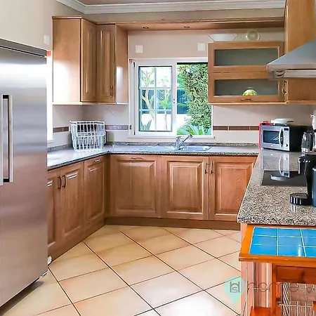 別荘 Vila Montechoro T5 Com Piscina Privada Hsrentals *
